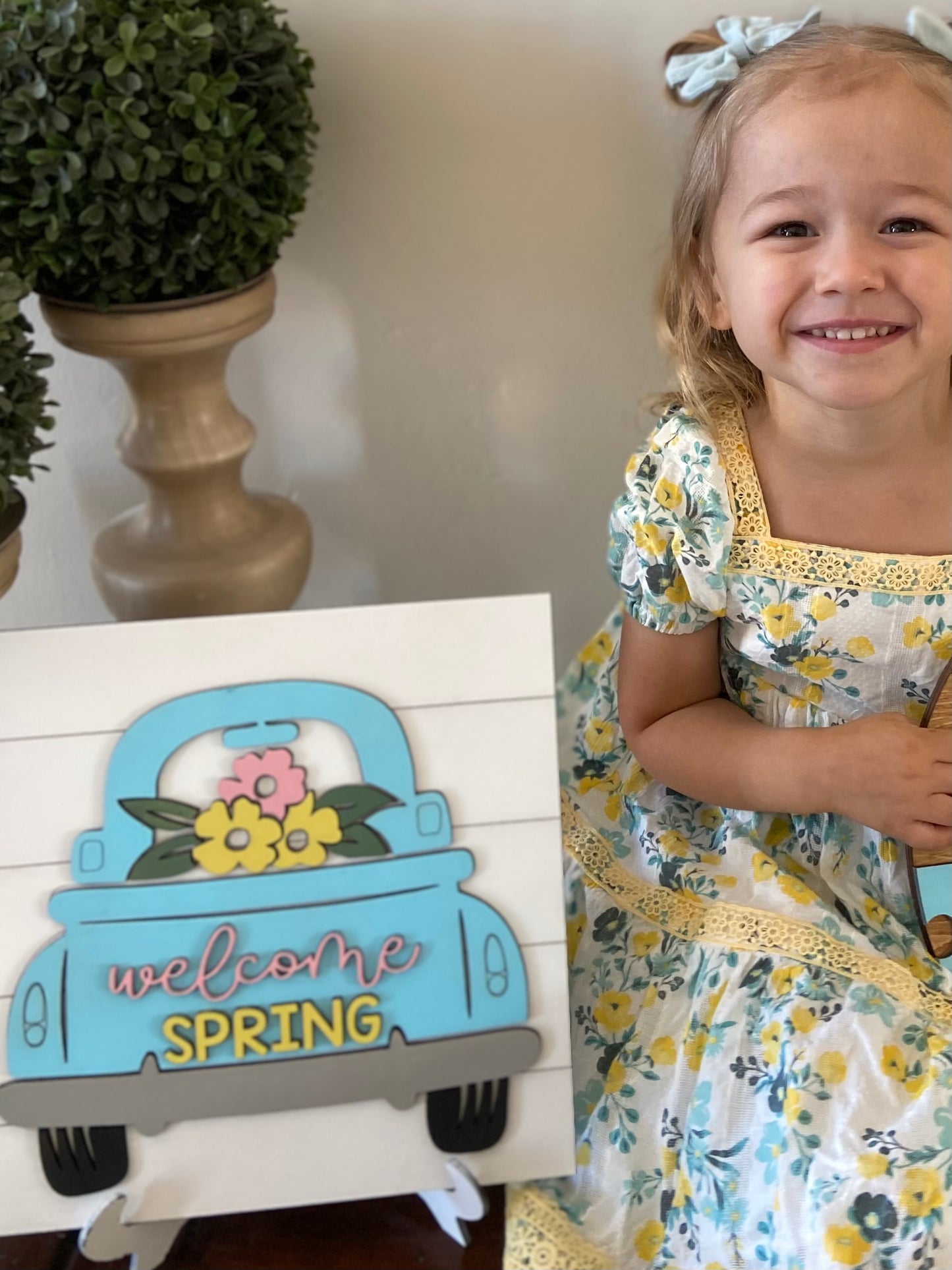 Chloe’s “Welcome Spring” Square Cutout Sign