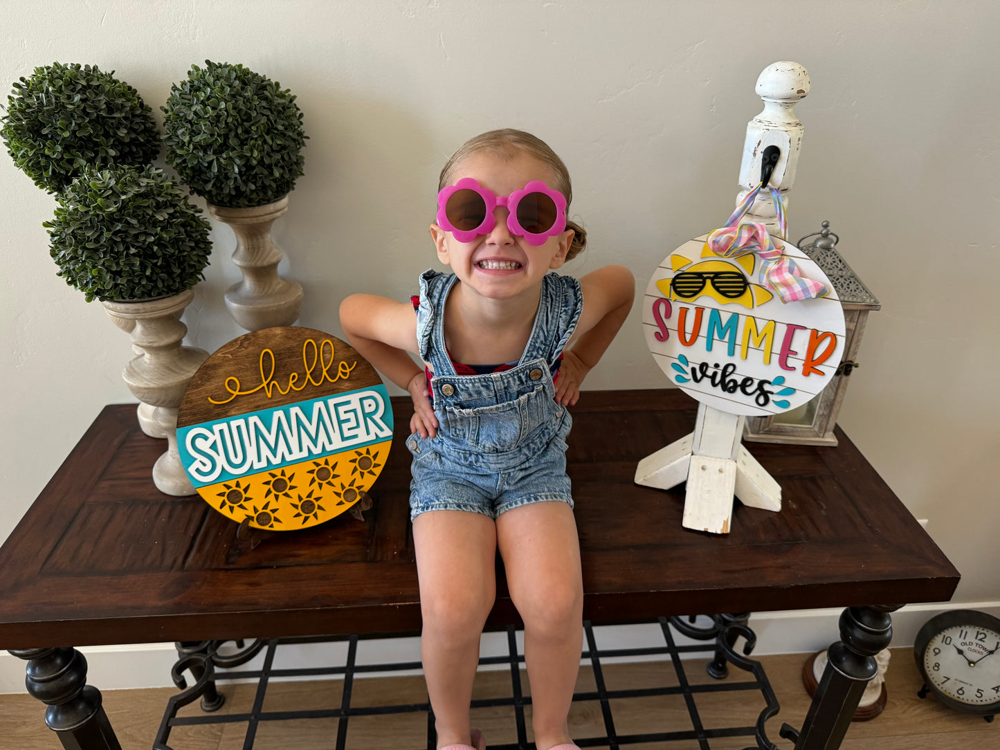 Chloe’s Hello Summer Sign